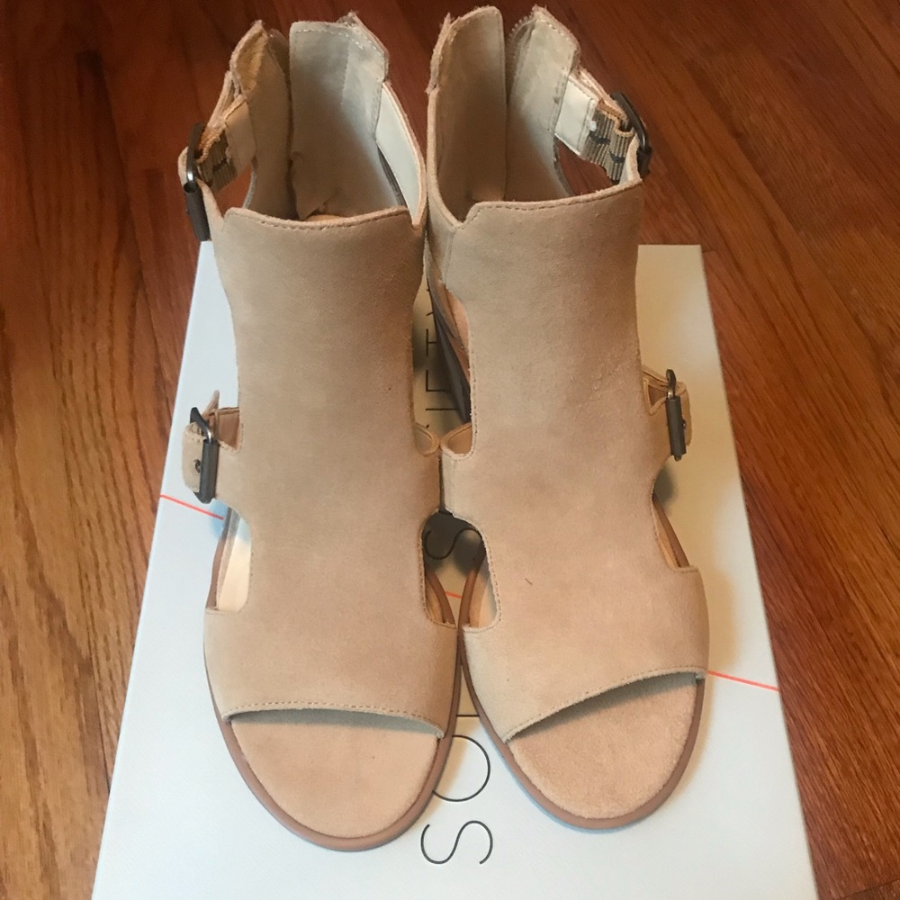 Block heel sandal